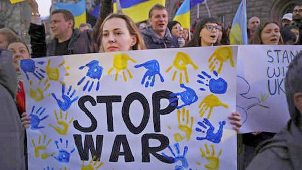 Caitlin Johnstone: Everyone's anti-war until the propaganda starts