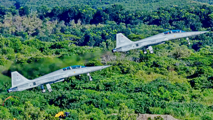 China-Taiwan news: Taiwanese jets scrambled as 20 Chinese aircraft cross median line – live