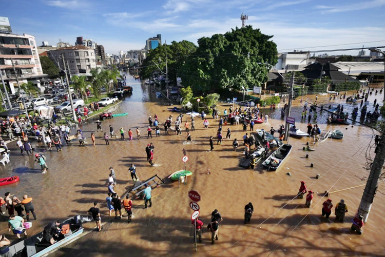 Flooding forecast to worsen in Brazil’s south, where many who remain are poor