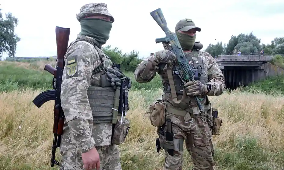 Major shake-up in Russian high command - Ukrainian troops withdraw from Sievierodonetsk